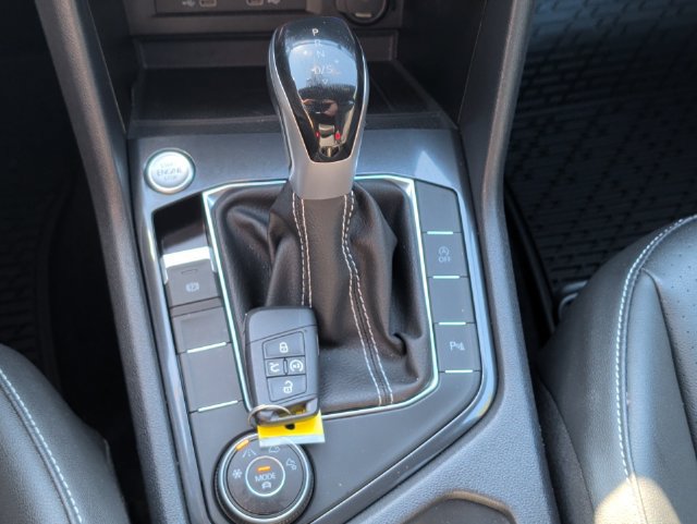 Used 2023 Volkswagen Tiguan SE R-Line AWD/4WD image 25