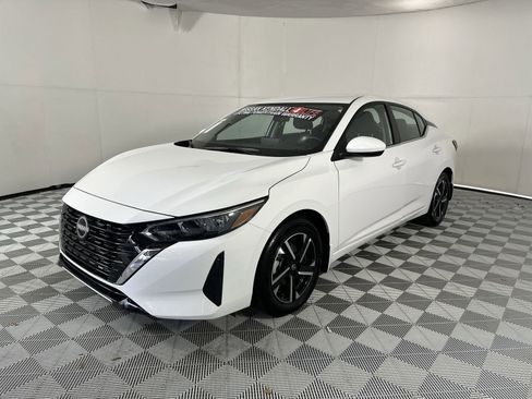 Certified 2025 Nissan Sentra SV FWD image 4