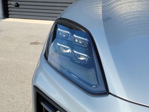 New 2026 Porsche Cayenne Coupe AWD/4WD image 15