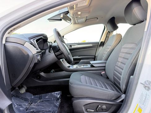 Used 2019 Ford Fusion SE FWD image 11