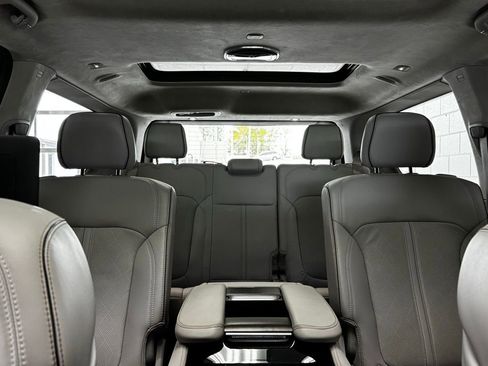 Certified 2023 Jeep Grand Wagoneer Series II w/ Convenience Group III image 9