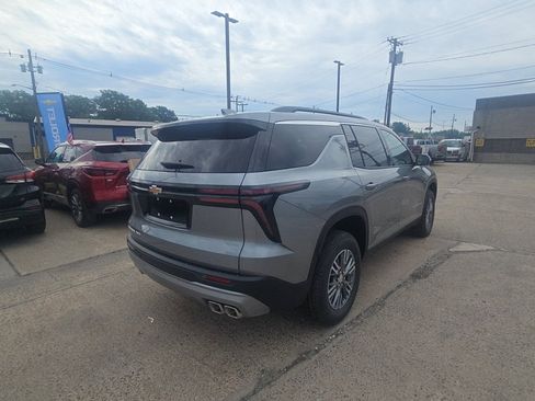 New 2026 Chevrolet Traverse LT w/ Driver Confidence Package AWD/4WD image 8