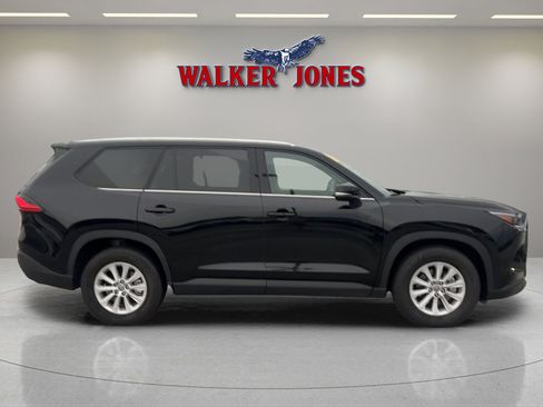 Used 2024 Toyota Grand Highlander XLE image 2