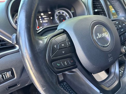 Used 2019 Jeep Cherokee Trailhawk AWD/4WD image 23