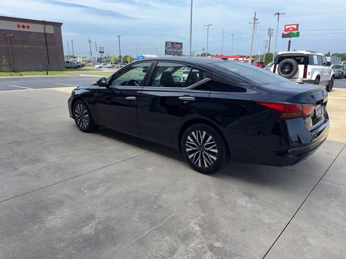 Used 2024 Nissan Altima 2.5 SV FWD image 7