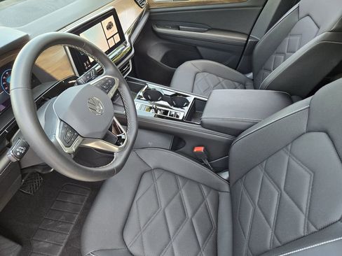 Used 2024 Volkswagen Atlas SE image 14