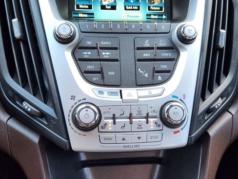 Used 2015 Chevrolet Equinox LT w/ Chrome Appearance Package image 23