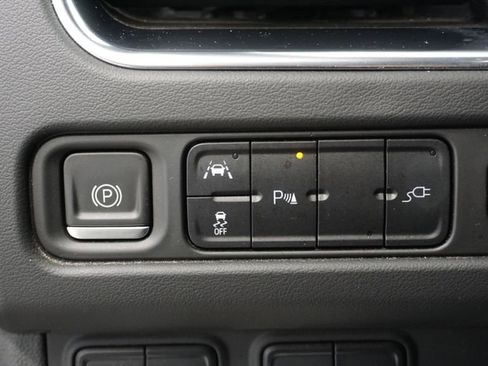 Used 2021 GMC Yukon XL SLT w/ SLT Premium Package image 39