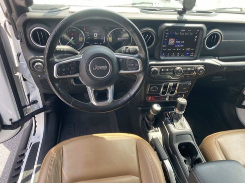 Used 2022 Jeep Wrangler Unlimited Rubicon 4xe w/ Cold Weather Group AWD/4WD image 21