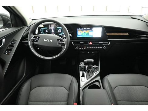 New 2026 Kia Niro EX FWD image 13
