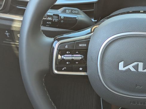 Certified 2025 Kia Sorento EX image 17