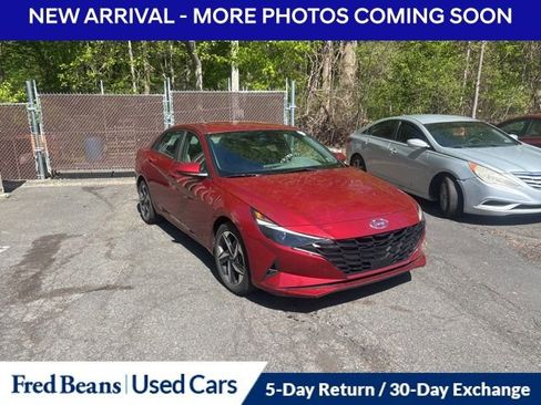 Used 2023 Hyundai Elantra SEL w/ Convenience Package FWD image 3