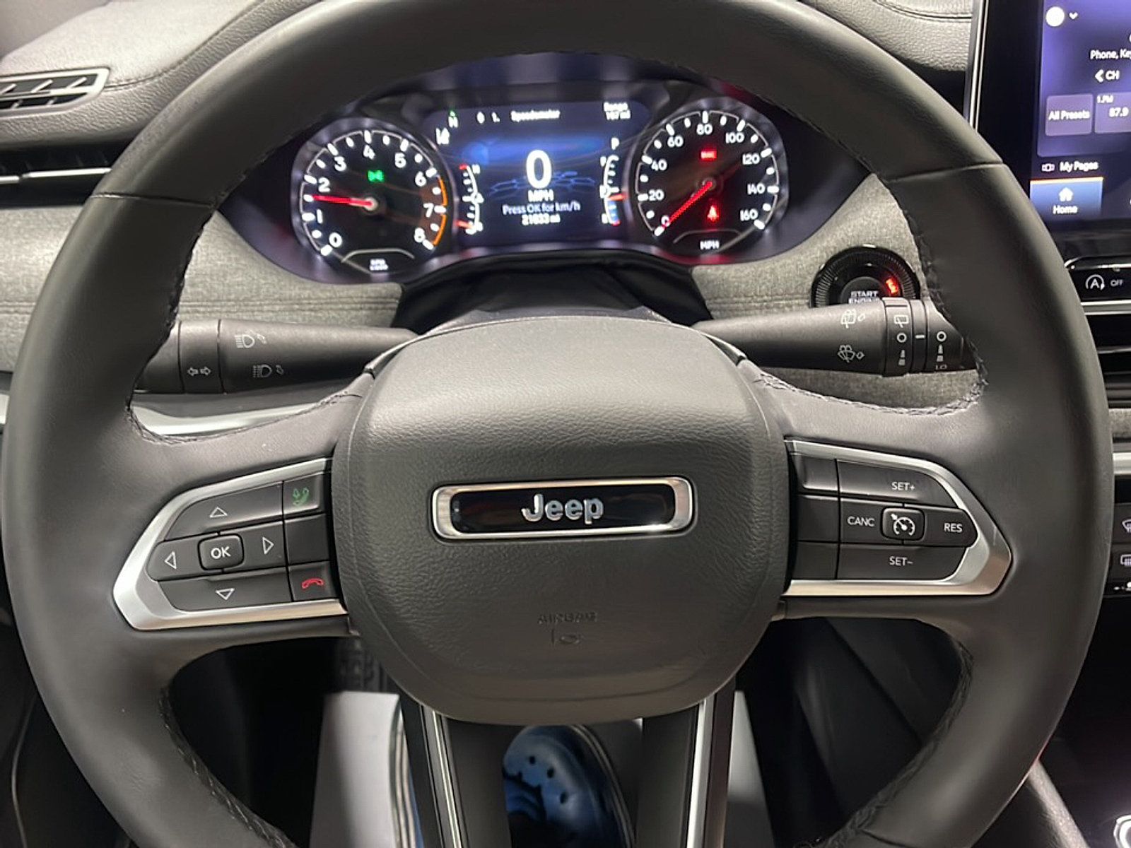 Used 2024 Jeep Compass Latitude AWD/4WD image 4