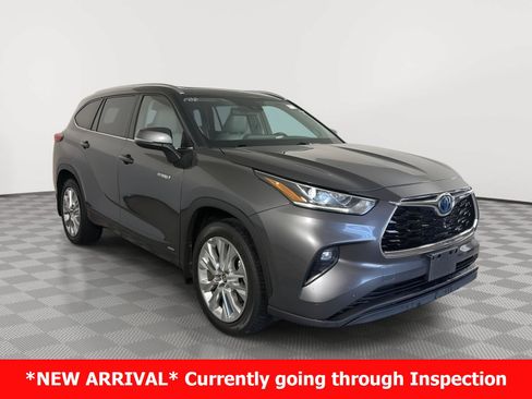 Used 2021 Toyota Highlander Limited w/ Protection Package #3 (TMS) AWD/4WD image 1