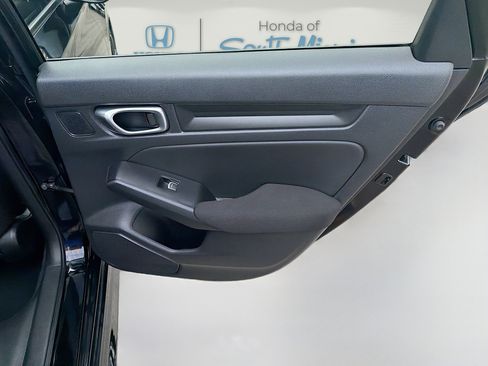 Used 2023 Honda Civic Sport image 29