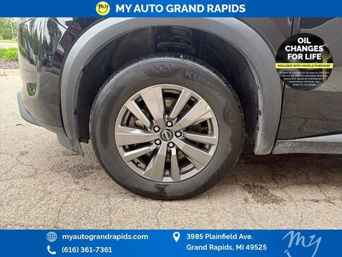 Used 2025 Nissan Pathfinder SV AWD/4WD image 29