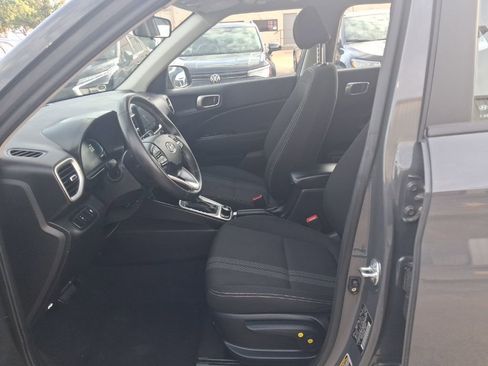 Used 2025 Hyundai Venue SEL FWD image 4