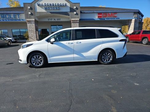 Used 2025 Toyota Sienna LE image 47