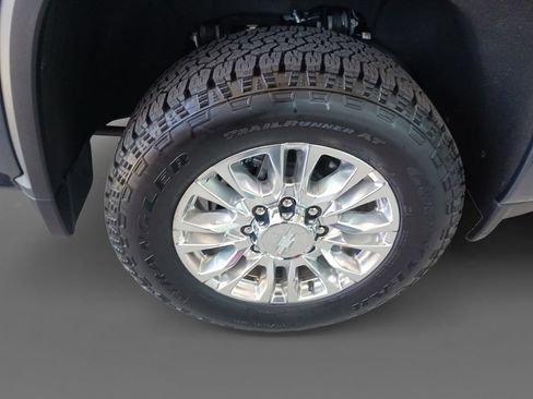 Used 2020 Chevrolet Silverado 2500 High Country w/ Safety Package II AWD/4WD image 39
