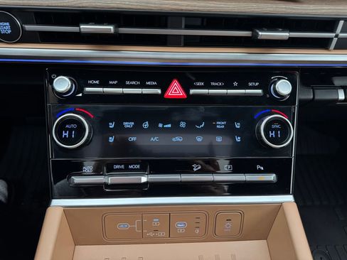 Used 2025 Hyundai Santa Fe Limited image 25