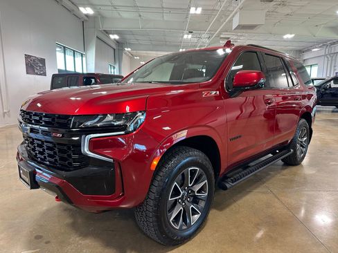 Used 2023 Chevrolet Tahoe Z71 w/ Luxury Package image 3