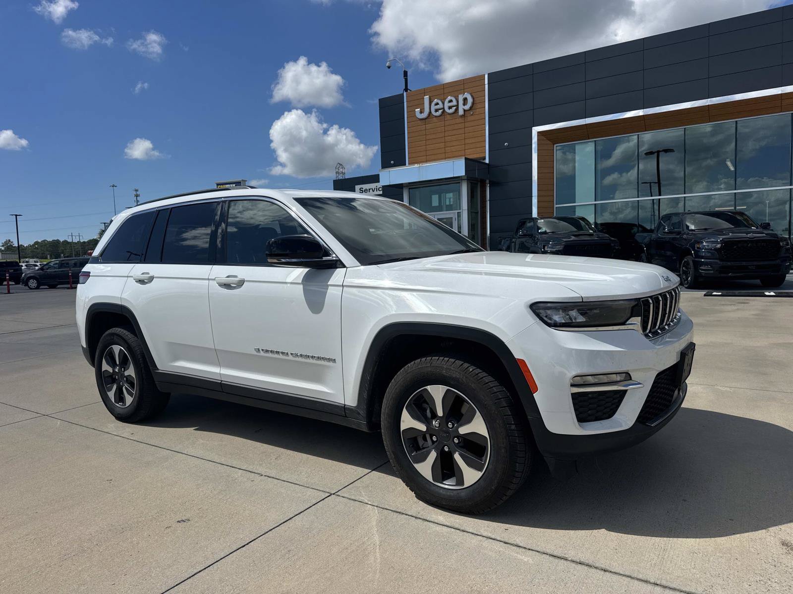 Used 2024 Jeep Grand Cherokee Limited 4xe AWD/4WD image 1
