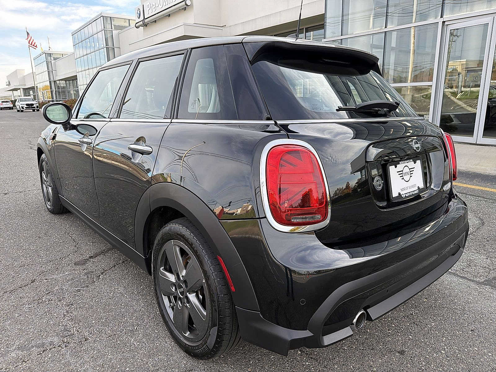 Used 2024 MINI Cooper 4-Door Hardtop FWD image 12