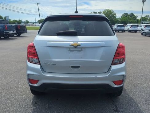 Used 2022 Chevrolet Trax LS w/ Tint and Cruise Package AWD/4WD image 8