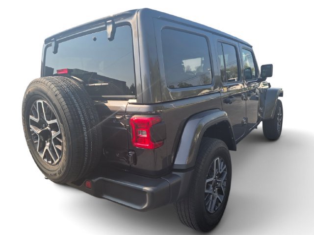 Used 2025 Jeep Wrangler Unlimited Sahara AWD/4WD image 13