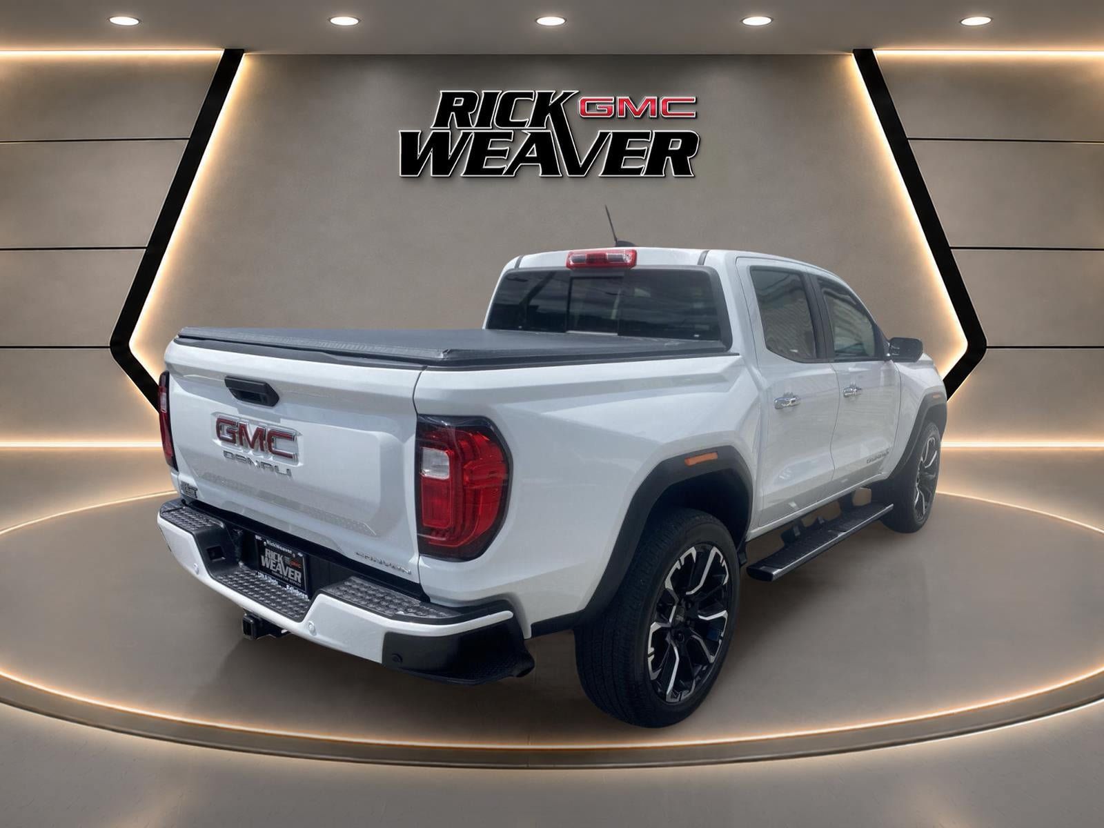 Used 2023 GMC Canyon Denali AWD/4WD image 9