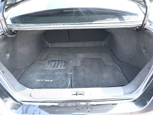 Used 2025 Nissan Sentra SR FWD image 23