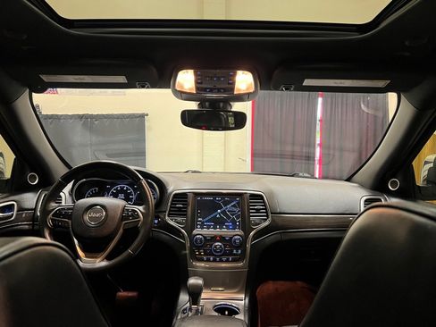 Used 2018 Jeep Grand Cherokee Overland image 37