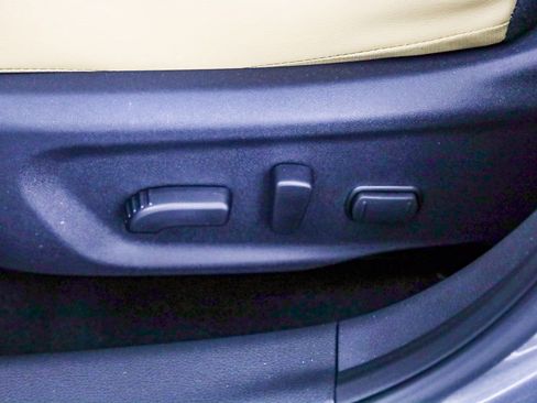 Used 2025 Nissan Sentra SV w/ SV Premium Package image 21