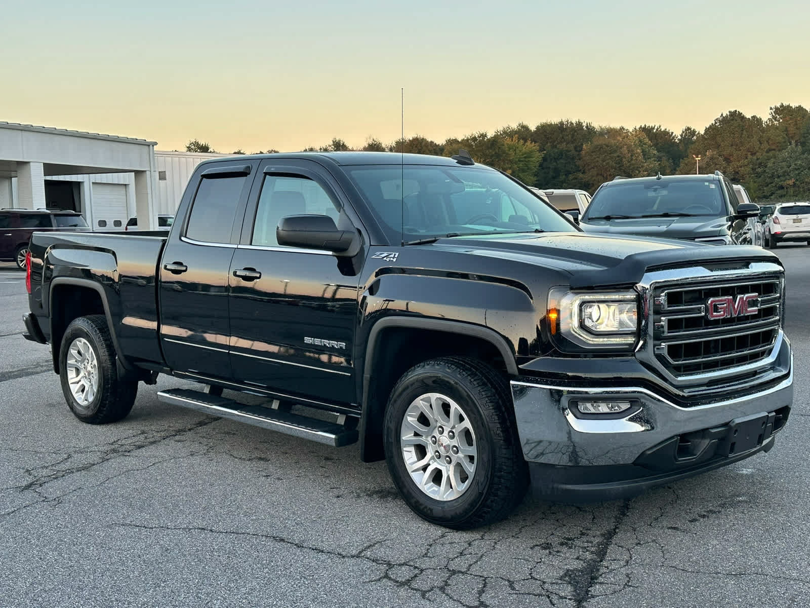 Used 2019 GMC Sierra 1500 SLE w/ SLE Value Package AWD/4WD image 6