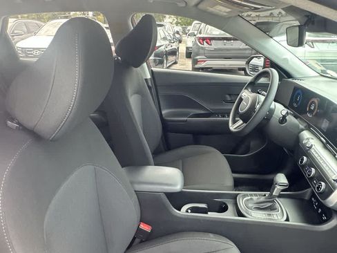 Used 2024 Hyundai Kona SE FWD image 12