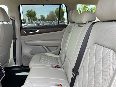 Used 2025 Volkswagen Atlas SEL Premium R-Line image 32