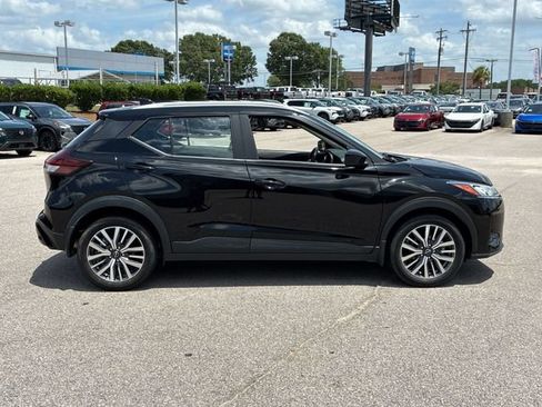 Used 2024 Nissan Kicks SV FWD image 2