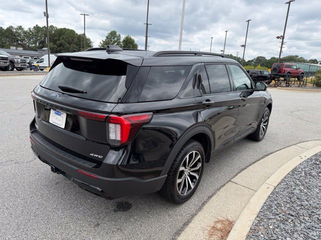 Certified 2025 Ford Explorer ST-Line AWD/4WD image 8