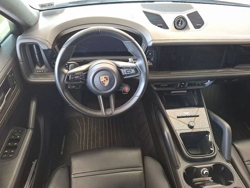 Used 2024 Porsche Cayenne Turbo GT AWD/4WD image 17