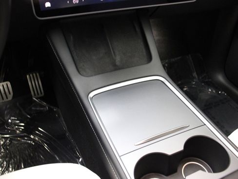 Used 2022 Tesla Model Y Performance image 33