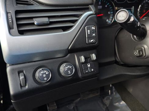 Used 2018 Chevrolet Suburban LT image 22