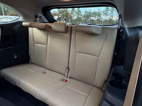 Used 2023 Toyota Highlander XLE image 18