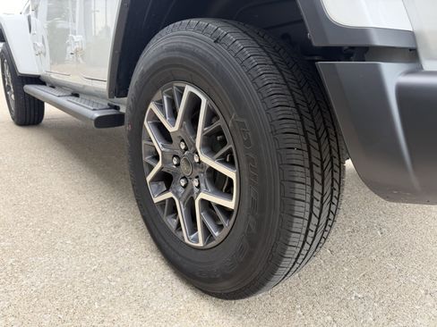 Used 2024 Jeep Wrangler Sahara w/ Technology Group image 13