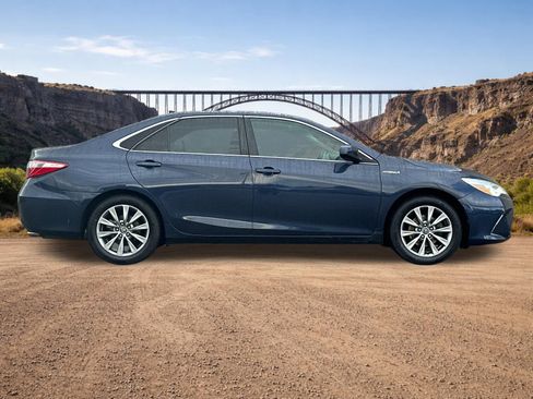 Used 2016 Toyota Camry XLE w/ Moonroof Package image 2