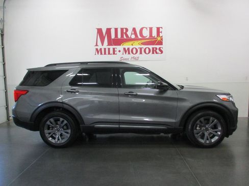 Used 2023 Ford Explorer XLT w/ Equipment Group 202A AWD/4WD image 6