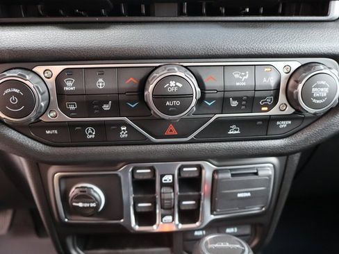 New 2025 Jeep Gladiator Sport image 22