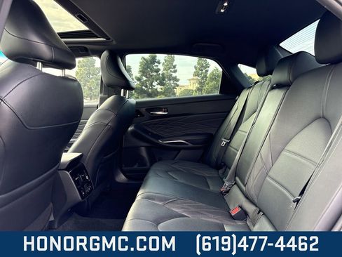 Used 2022 Toyota Avalon Limited image 16