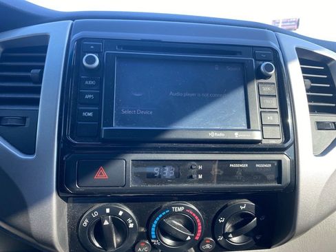 Used 2014 Toyota Tacoma PreRunner image 19