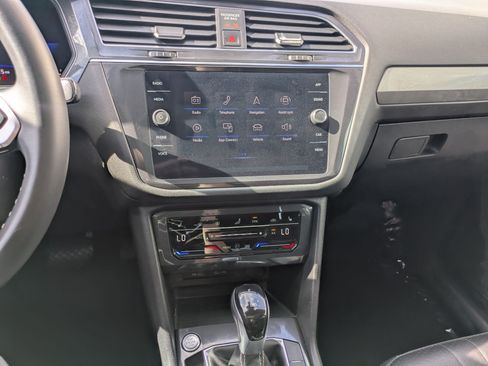 Used 2022 Volkswagen Tiguan SE AWD/4WD image 29