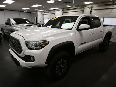 Used 2023 Toyota Tacoma TRD Off-Road AWD/4WD image 3